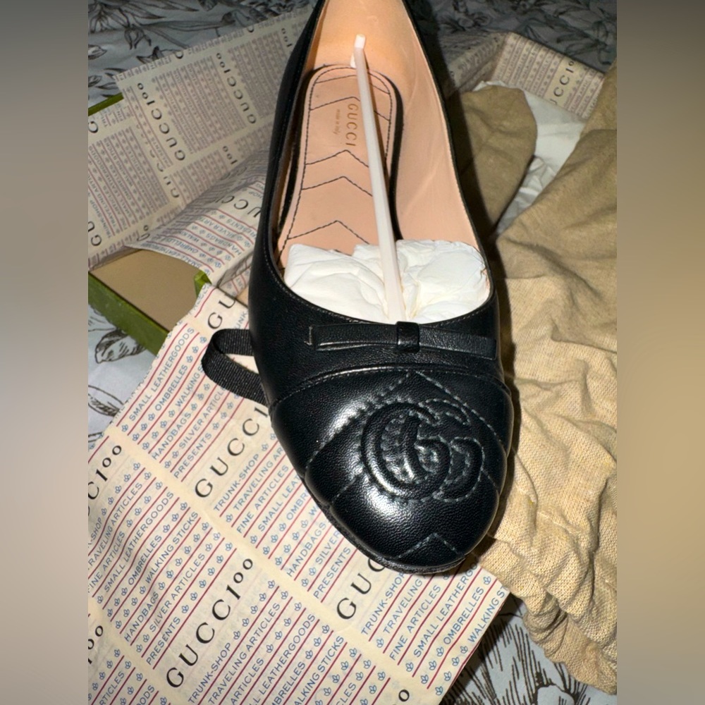 Authentic Gucci flats. Excellent condition. Size 37 Used once.